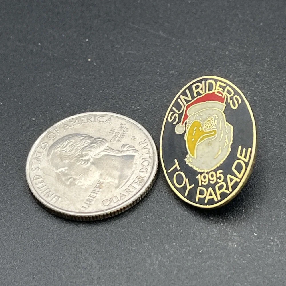 1995 Sun Riders Toy‎ Parade Santa Claus Eagle Lapel Hat Pin